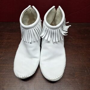 Minnetonka White Fringe Ankle Booties
